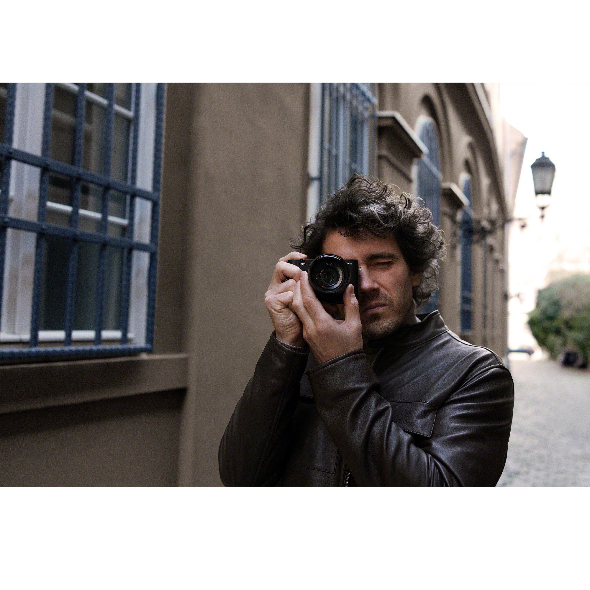 Sony RX1R III Full Frame Compact Camera | £3899.00 - Castle Cameras