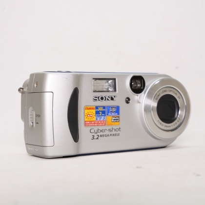 Used Sony Cybershot DSC-P71 digital compact camera Used Sony Cybershot DSC-P71 digital compact camera