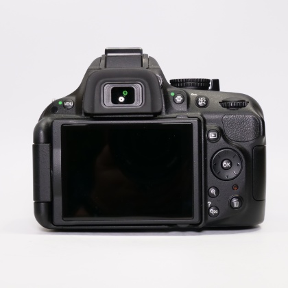 Used Nikon D5200 DSLR with 18-55mm lens