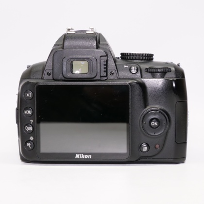 Used Nikon D3000 DSLR with 18-55mm lens