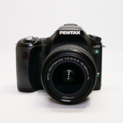 Used Pentax ist DS DSLR camera with 18-55mm lens Used Pentax ist DS DSLR camera with 18-55mm lens