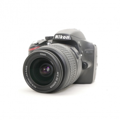 Used Nikon D3200 DSLR with 18-55mm lens