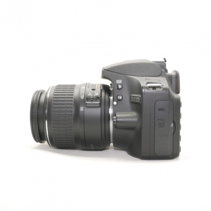 Used Nikon D3200 DSLR with 18-55mm lens
