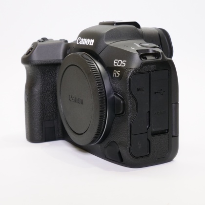 Used Canon EOS R5 Full frame Mirrorless camera body Used Canon EOS R5 Full frame Mirrorless camera body