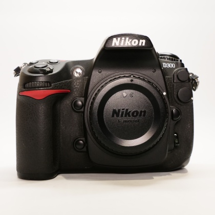 Used Nikon D300 DSLR body Used Nikon D300 DSLR body