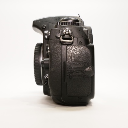 Used Nikon D300 DSLR body Used Nikon D300 DSLR body