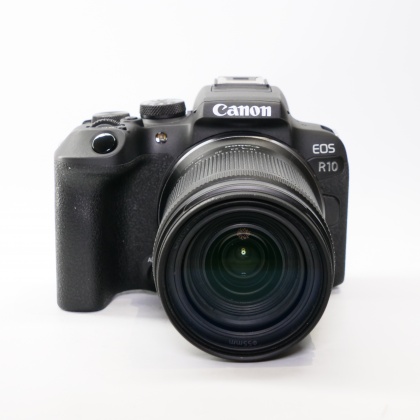 Used Canon EOS R10 Mirrorless camera with RF-S 18-150mm lens