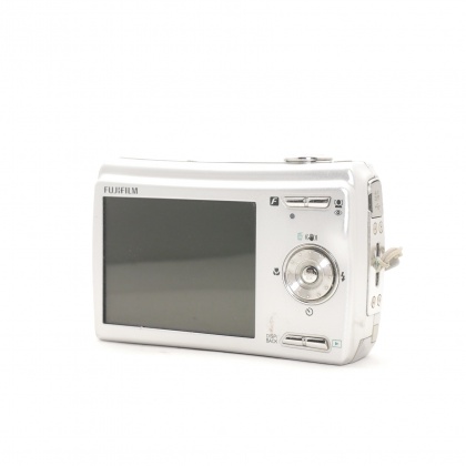 Used Fujifilm Finepix F100fd Digital comapct camera, Silver Used Fujifilm Finepix F100fd Digital comapct camera, Silver