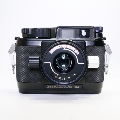 Used Nikon Nikonos III Underwater 35mm camera with YS-60 strobe light