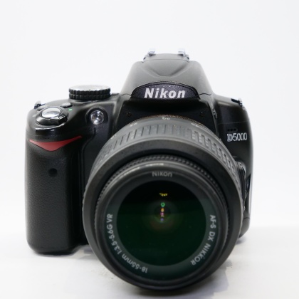 Used Nikon D5000 DSLR with 18-55mm lens