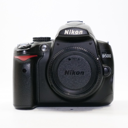 Used Nikon D5000 DSLR body