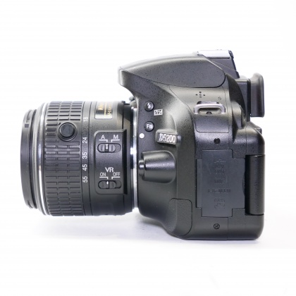 Used Nikon D5200 DSLR with 18-55mm lens