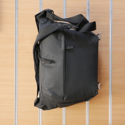 Used Peak Design Everyday Sling Bag 6L, black Used Peak Design Everyday Sling Bag 6L, black