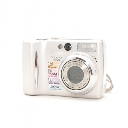 Used Nikon Coolpix 4200 Digital camera, silver Used Nikon Coolpix 4200 Digital camera, silver