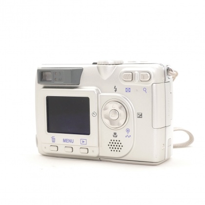 Used Nikon Coolpix 4200 Digital camera, silver Used Nikon Coolpix 4200 Digital camera, silver