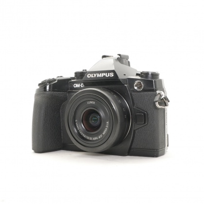 Used Olympus OM-D EM-1 Mirrorless camera body Used Olympus OM-D EM-1 Mirrorless camera body