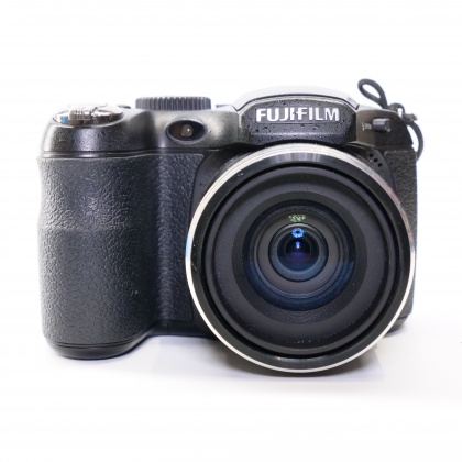 Used Fujifilm Finepix S1800 digital compact camera