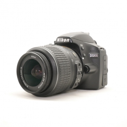 Used Nikon D3200 DSLR with 18-35mm lens Used Nikon D3200 DSLR with 18-35mm lens