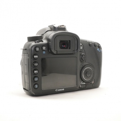 Used Canon EOS 7D DSLR with 18-55mm lens Used Canon EOS 7D DSLR with 18-55mm lens