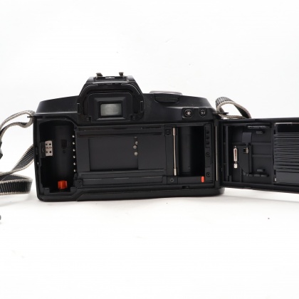 Used Canon EOS 5000 35mm SLR with 37-76mm lens Used Canon EOS 5000 35mm SLR with 37-76mm lens