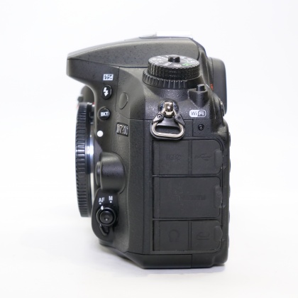 Used Nikon D7200 DSLR body