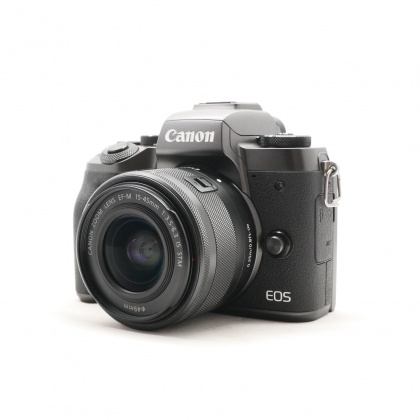Used Canon EOS M5 Mirrorless camera with 15-45mm lens Used Canon EOS M5 Mirrorless camera with 15-45mm lens
