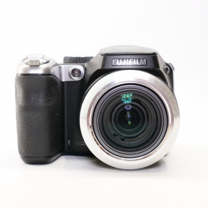 Used Fujifilm Finepix S8000fd Bridge camera Used Fujifilm Finepix S8000fd Bridge camera