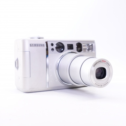 Used Samsung Fino 120 Super 35mm compact camera Used Samsung Fino 120 Super 35mm compact camera