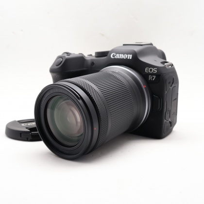 Used Canon Canon EOS R7 Mirrorless Camera with RF-S 18-150mm lens