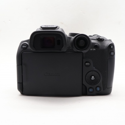 Used Canon Canon EOS R7 Mirrorless Camera with RF-S 18-150mm lens