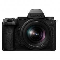 Panasonic Lumix S5IIX Mirrorless Camera with 20-60 lens