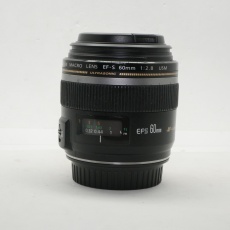 Used Canon EF-S 60mm f2.8 Macro lens Used Canon EF-S 60mm f2.8 Macro lens