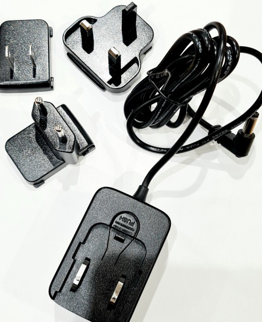 Hahnel Hahnel ProCube2 AC/DC adapter with 4 plugs