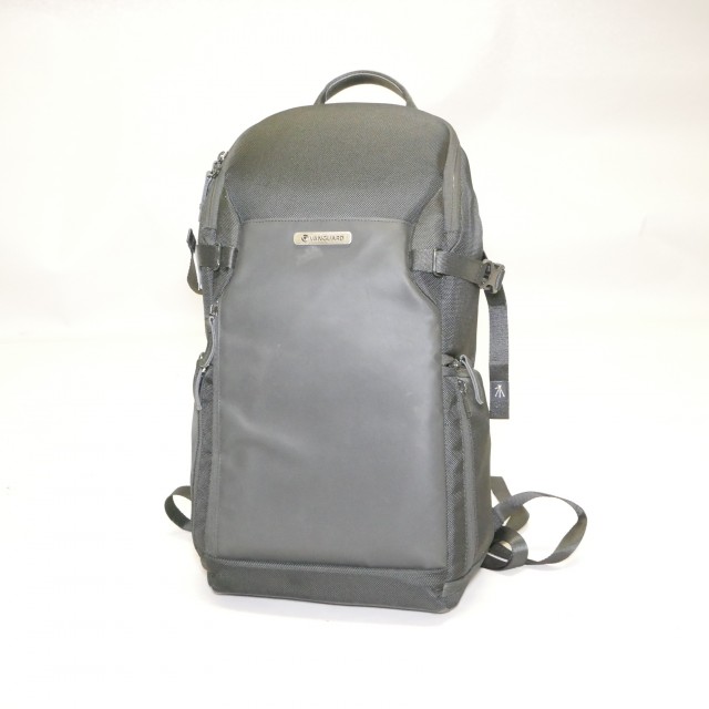 Sundry Used Vanguard VEO 46BR backpack
