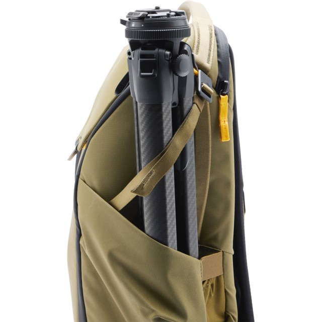 Peak Design Everyday Backpack 20L, Kelp | £249.00 - Castle Cameras