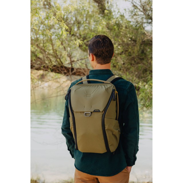 Peak Design Everyday Backpack 20L, Kelp | £199.00 - Castle Cameras
