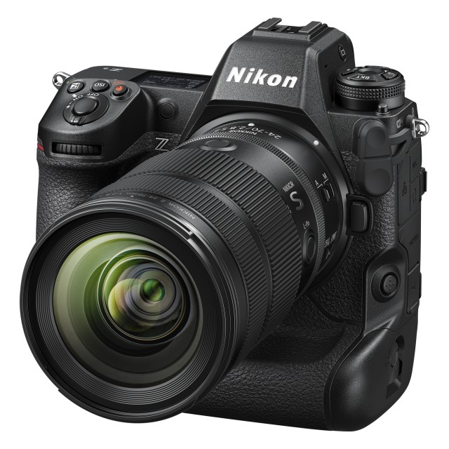 Nikon NIKKOR Z 24-70mm f2.8 S II lens | £1999.00 - Castle Cameras