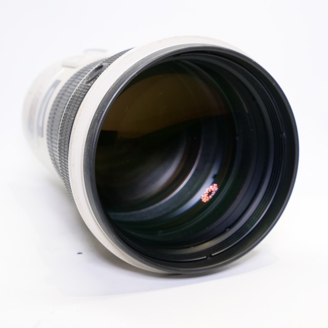 Used Canon EF 300mm f2.8 L IS USM lens | £1299 - Castle Cameras