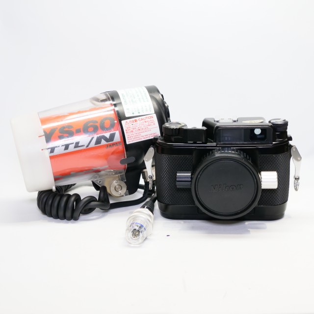 Nikon Used Nikon Nikonos III Underwater 35mm camera with YS-60 strobe light