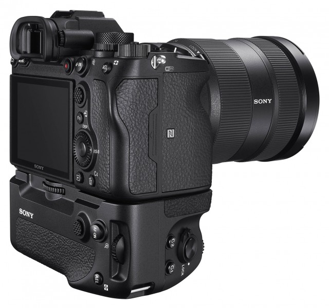 Sony VGC-4EM Grip | £399.00 - Castle Cameras